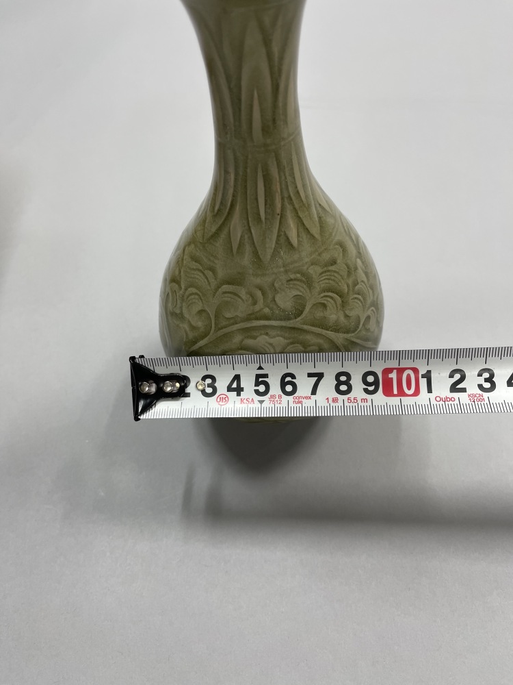中国美術 黒釉 刻 纏枝蓮花紋 瓶 高29cm(LC125) 中国美術 黒釉 刻 纏枝蓮花紋 瓶 高29cm(LC125) 中国美術 黒