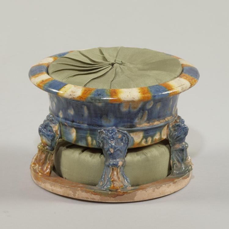 LOT 013 唐 三彩獸足香爐