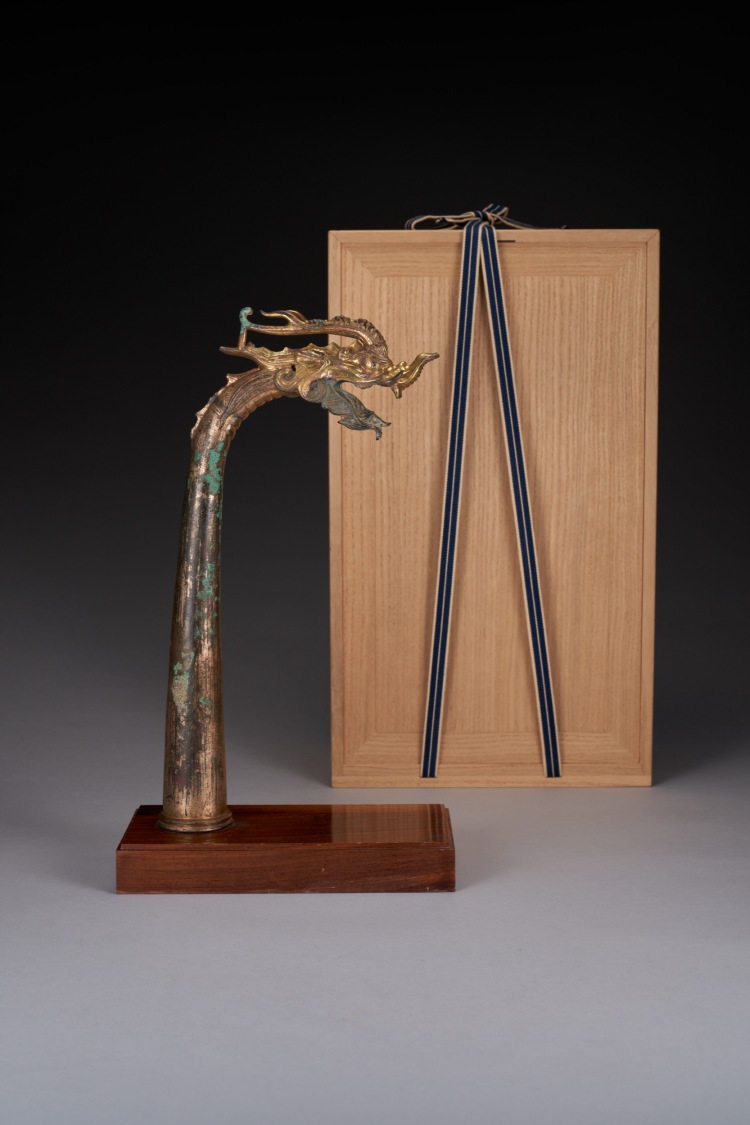 LOT 287 A FINE BRONZE GILDED DRAGON HEAD TANG DYNASTY
