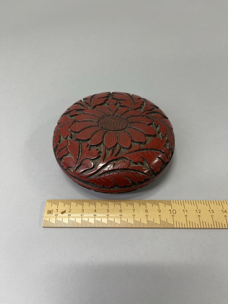 LOT 0524 元楊茂造剔彩菊雕香盒