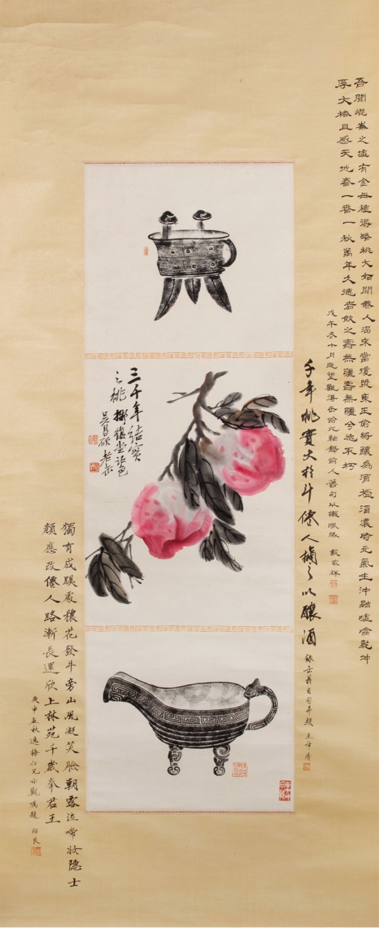 LOT 0009 吴昌硕寿桃图