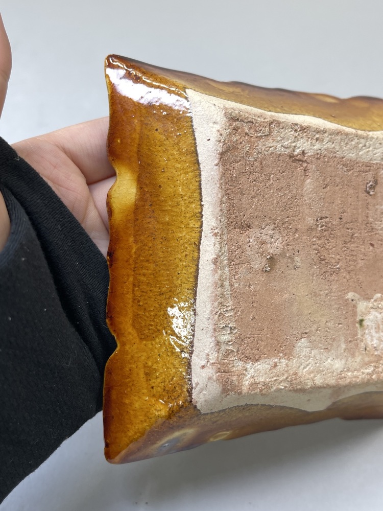 中国古陶磁 遼 三彩花文長盤 華南三彩印花双魚文盤 - 京都国立博物館 館蔵品データベース