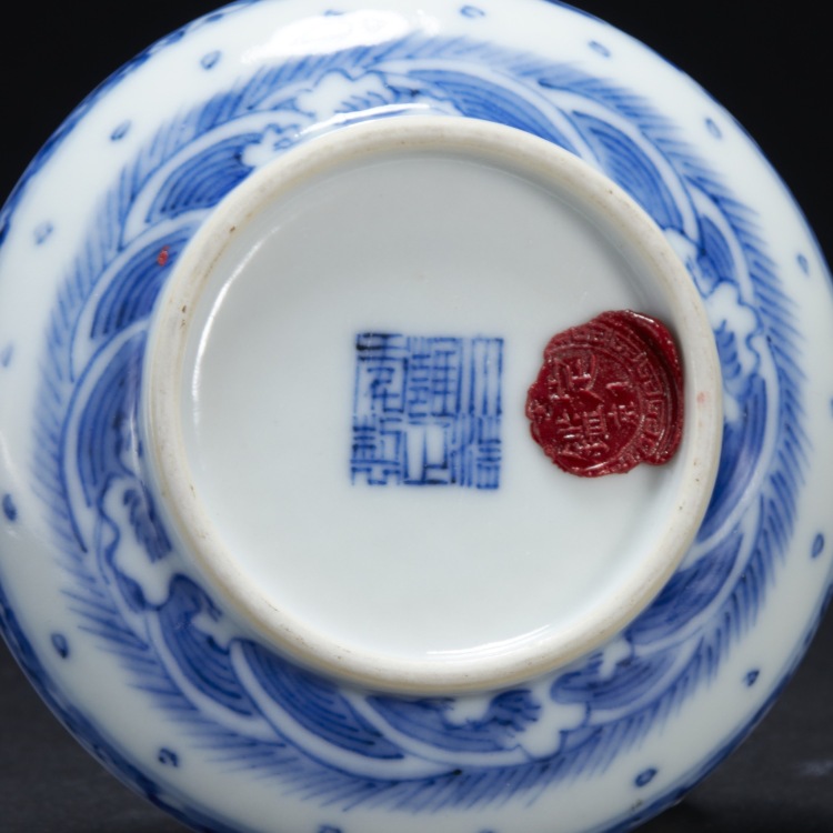 【 大清雍正年製小壺 】　五彩粉彩　騎馬合戦図 大清雍正年製小壺 】 五彩粉彩 騎馬合戦図 - メルカリ