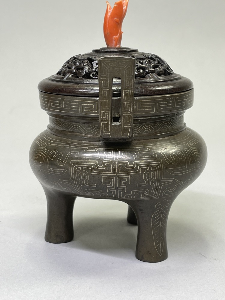 LOT 0707 清 石叟款銅錯金銀鼎式爐