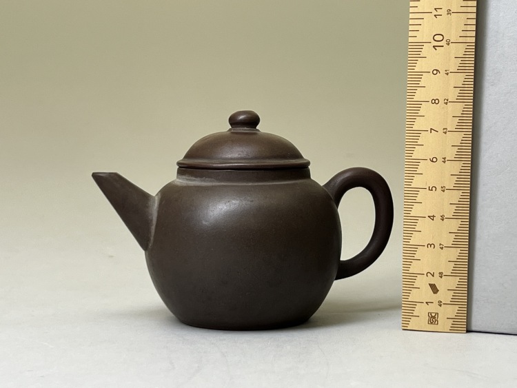 LOT 0447 葛明昌 紫砂壺
