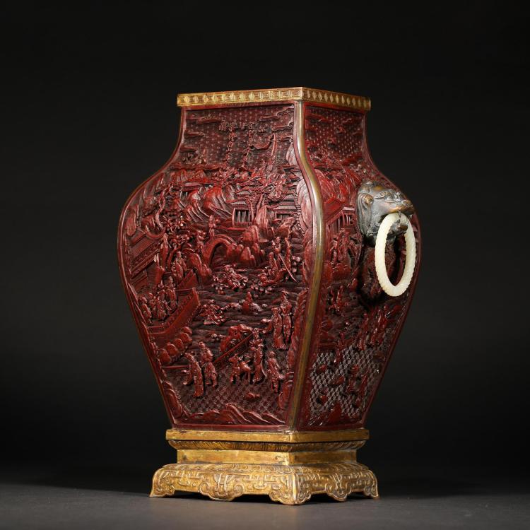 LOT 0409 清乾隆御題詩賀壽剔紅方尊