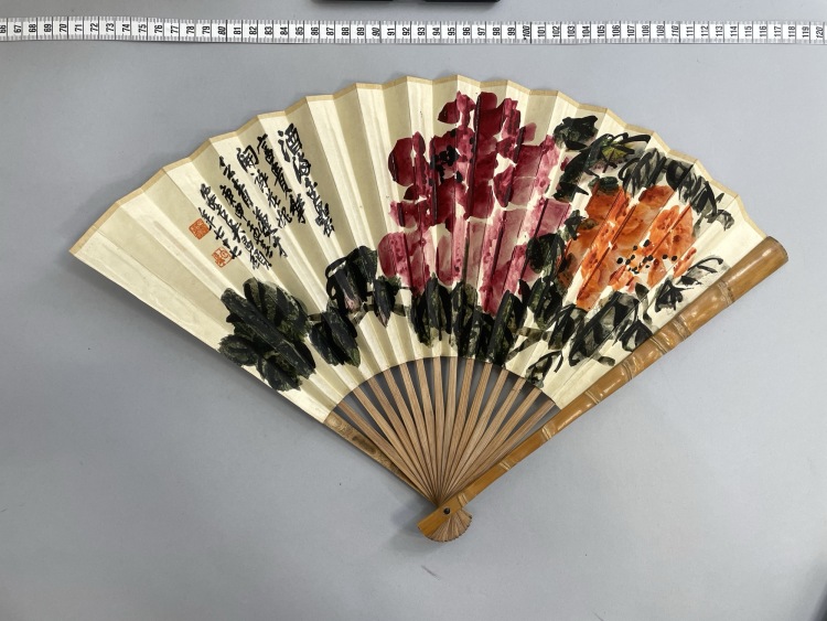 LOT 159 吳昌碩（1844-1927） 花開富貴圖行書七言詩成扇