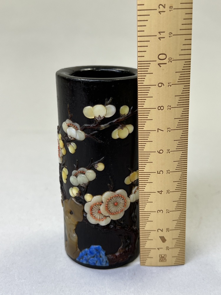 LOT 891 清乾隆紫檀嵌百寶鑲銀絲臘梅御製詩文筆筒