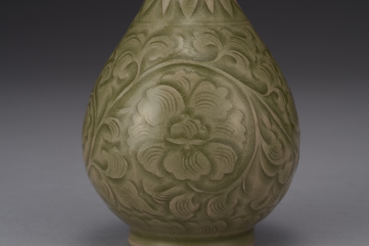 LOT 0462 北宋耀州窯刻纏枝牡丹紋瓶