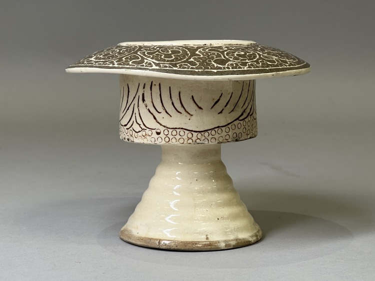 LOT 0723 宋鉅鹿窯白地褐釉行爐