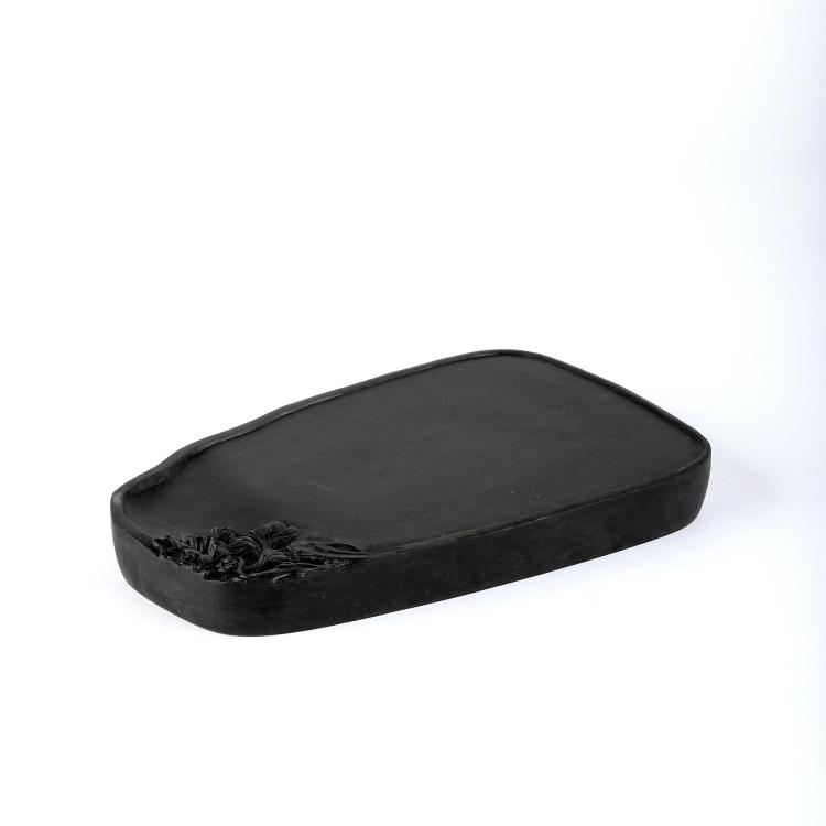 LOT 018 清 洮河緑石硯