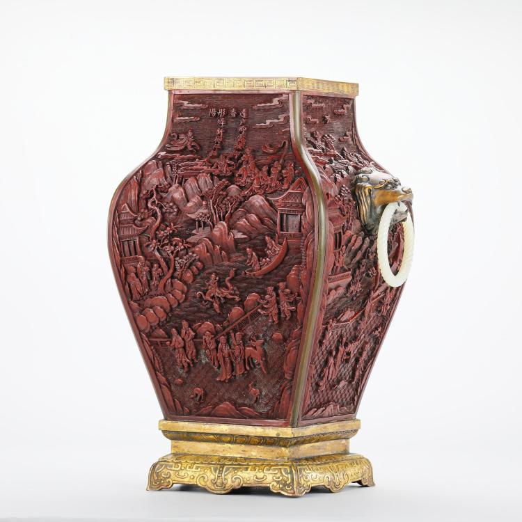 LOT 0409 清乾隆御題詩賀壽剔紅方尊