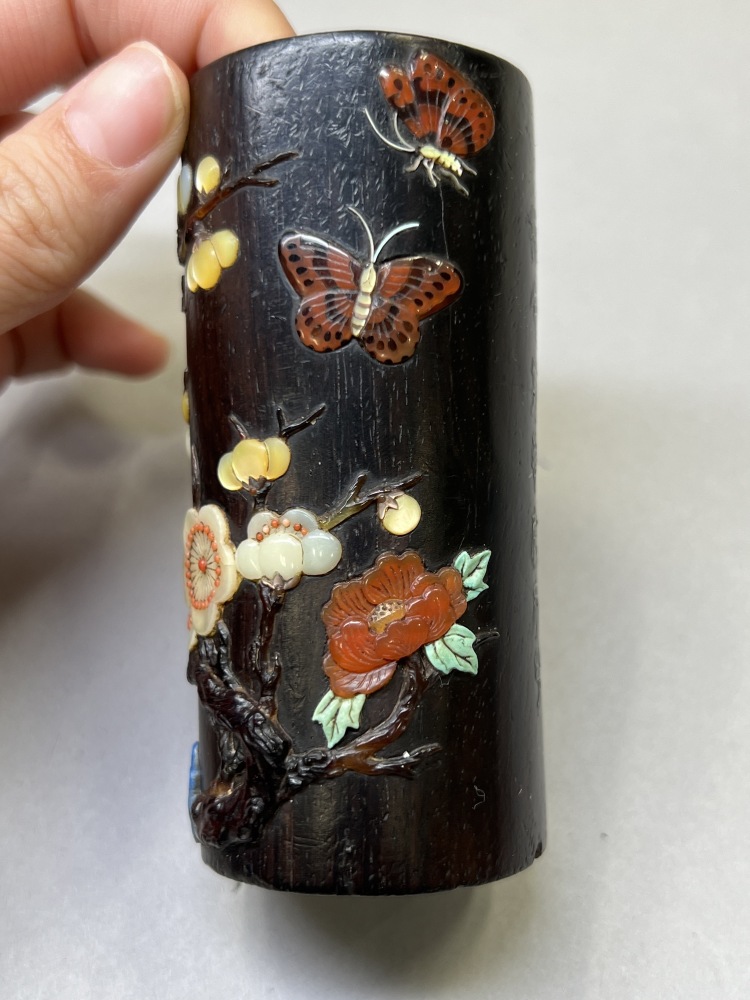 LOT 891 清乾隆紫檀嵌百寶鑲銀絲臘梅御製詩文筆筒