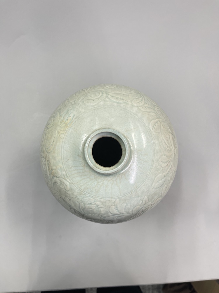 中国南宋時代青白磁花瓶 貨幣博物館 | 宋 青白磁剔花梅瓶